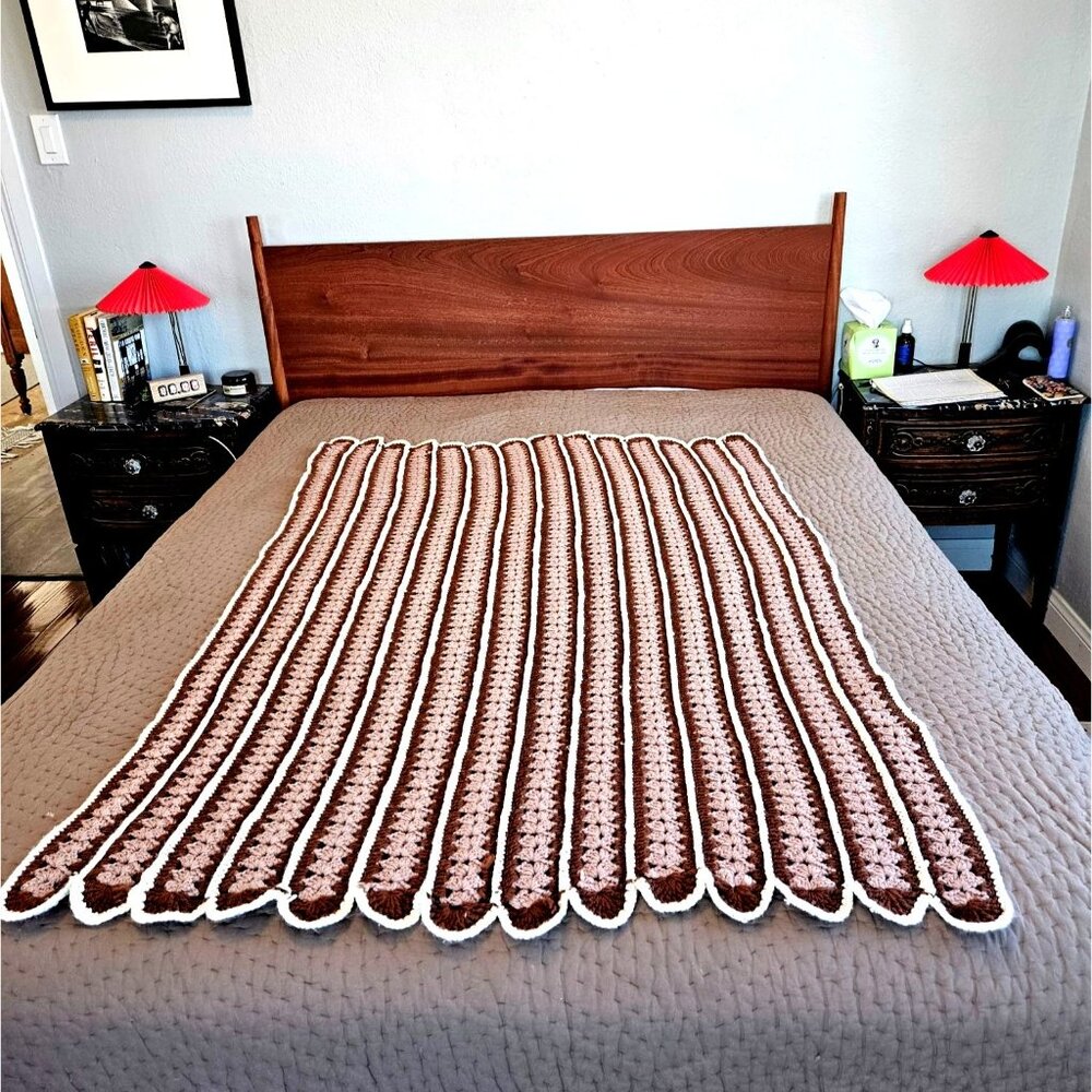 Vintage Crochet Blanket Brown Beige Ivory Scalloped Edge Handmade 62 x 48" Twin - Picture 2 of 12